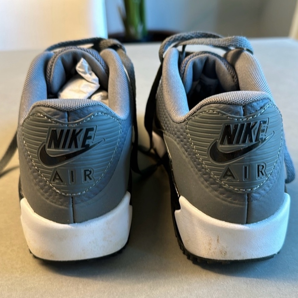 Nike AirMax 90 size 9.5 men/11 women grey golf shoes (no spikes)